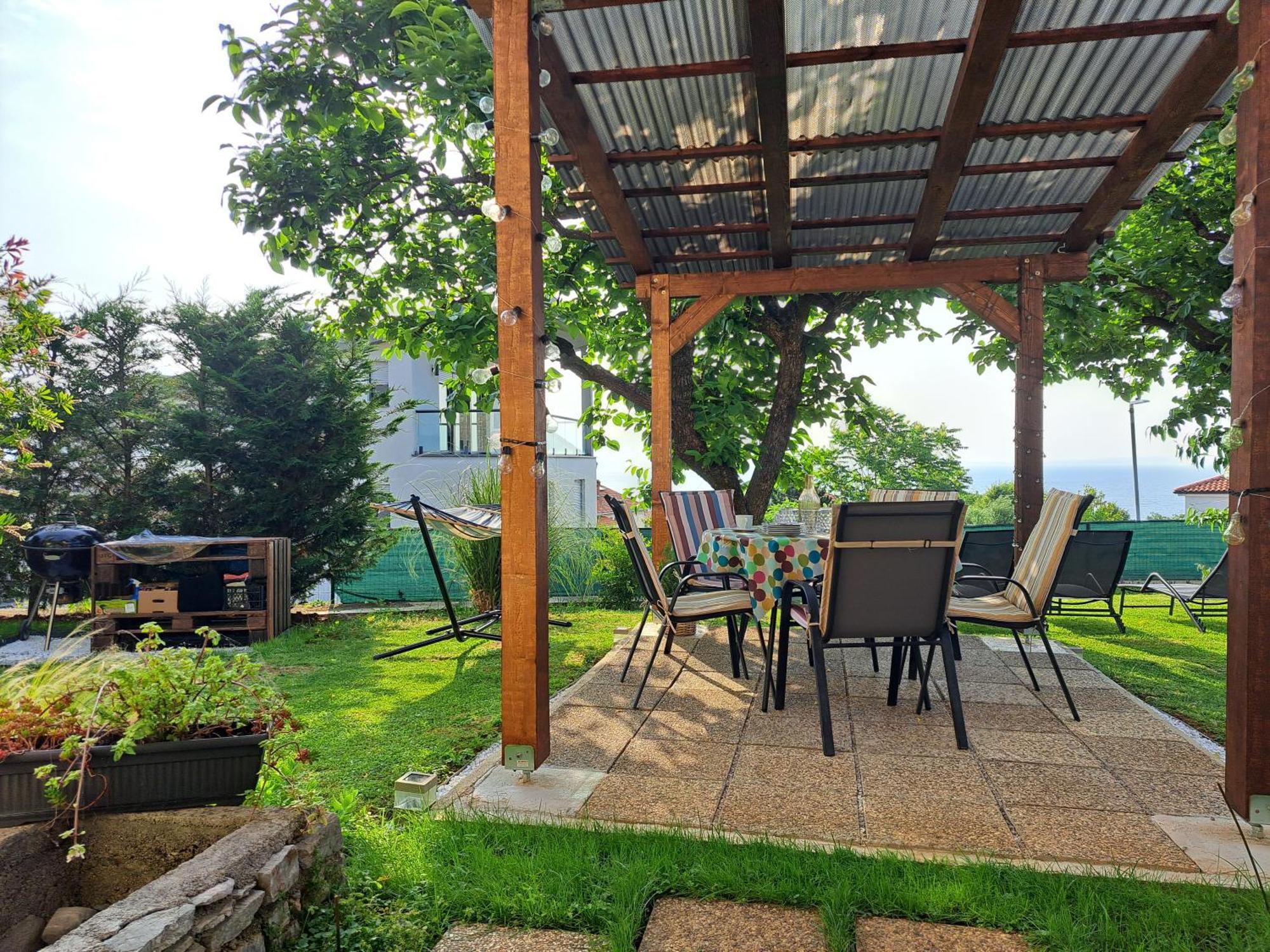 Apartment Peruc With Big Terrace And Beautiful Garden Ičići Екстериор снимка